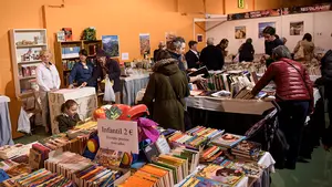 La antigua estación de autobuses de Pamplona se vuelve solidaria gracias al Rastrillo 