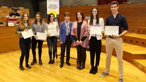 ¿Sirven los títulos para obtener un empleo de calidad? Debate en el Parlamento entre alumnos de Bachillerato