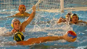 El Waterpolo Navarra pierde la oportunidad de sorprender al Mataró pero ofrece buenas sensaciones