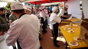 Por la gastronomía navarra se compite y se disfruta: así ha celebrado Pamplona el XII Concurso de Txistorra