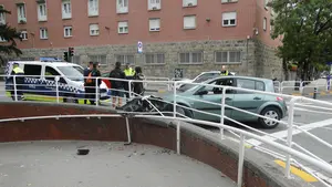 Se empotra con el vehículo contra una barandilla: dos personas resultan heridas en un aparatoso choque en Pamplona