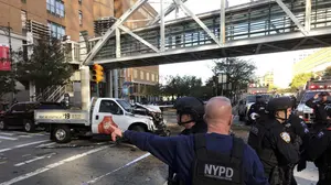 Investigan un atropello masivo con un tiroteo en Nueva York: la polic&iacute;a no descarta una acci&oacute;n terrorista