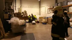 Angustioso rescate en una nave de Esquíroz: un joven se queda enganchado de una máquina por el brazo