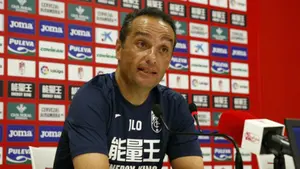El entrenador del Granada asegura que "por números Osasuna asusta" y tiene "una afición que aprieta"