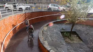 Pamplona, ciudad "cómoda, limpia y segura", pero con "barreras arquitectónicas y descontrol de bicis"