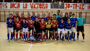 El fantástico derbi femenino de fútbol sala en el pabellón Arrosadía