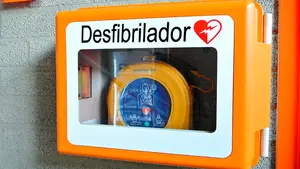 Tres agentes de la policía de Ansoáin salvan la vida de una mujer tras una parada cardiorrespiratoria