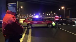 Conduce borracho y en dirección contraria en Villava, y se hace el dormido para tratar de evitar la multa