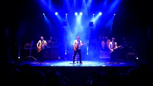 Vibrante actuación de Café Quijano en el Teatro Gayarre dentro de su gira 2017