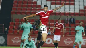 El exrojillo Maikel Mesa asegura: "Osasuna tiene la presión de ascender y lleva una mala racha"