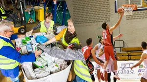 Tres kilos de comida y un partido gratuito: la campaña solidaria de Basket Navarra y el Banco de Alimentos