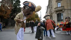 Recorridos y horarios de la Comparsa de gigantes y cabezudos por San Saturnino en Pamplona