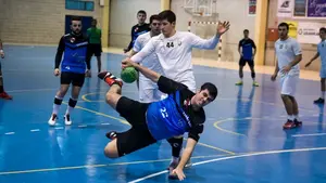 Fantástico derbi navarro de balonmano entre el Uharte y Anaitasuna