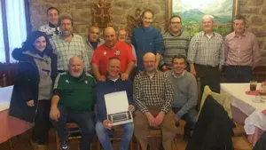 Por ser la voz de los socios: el cariñoso homenaje de una peña osasunista a Ángel Etxeberría