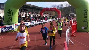 Los atletas Mart&iacute;n Muller y Paula D&iacute;az se imponen en la carrera popular Hiru Herri en Burlada