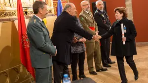 Maribel Vals, de Vecinos de Paz de Berriozar, recibe la Orden del Mérito Civil por su lucha por las víctimas del terrorismo