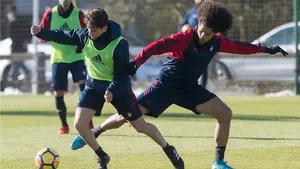 Los jugadores Carlos Clerc y Oier Sanjurjo, ausentes en la sesión de trabajo de Osasuna en Tajonar