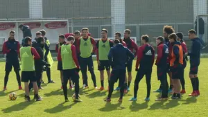 El defensa Tano Bonnín y el delantero Kike Barja, novedades en la convocatoria para jugar en Oviedo