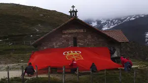 Un 'banderazo' en Velate homenajea a las tropas navarras que defendieron al Reyno de Navarra de los guipuzcoanos