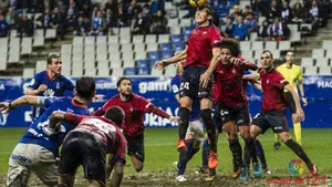Resbalón en el Tartiere: los rojillos pierden ante el Oviedo sobre un terreno de juego totalmente encharcado