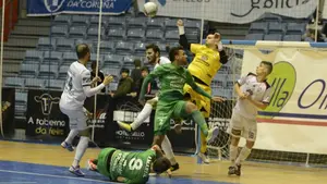 Osasuna Magna abre la segunda vuelta con la sexta victoria consecutiva en la pista de Santiago Futsal