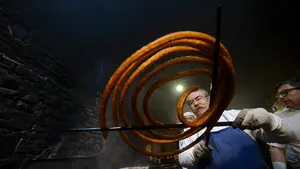 La Mañueta vuelve a "saber a churros": así ha sido la excepcional apertura del mítico negocio en pleno diciembre