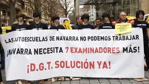 Las autoescuelas de Navarra se plantan ante la DGT y exigen un aumento del número de examinadores