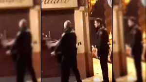 Así fue el fuerte golpe que un Policía Nacional propinó a una mujer en una calle de Valencia
