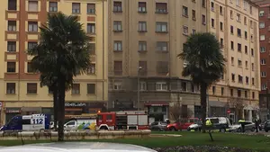Desalojan a los vecinos de un céntrico edificio de Pamplona tras incendiarse un restaurante