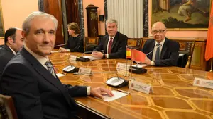 Navarra y el Estado firman un convenio económico por el que ambas partes muestran su satisfacción