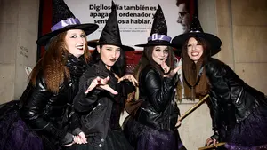 Pamplona despide la 'Nochebruja': los disfraces más clásicos derrotan a las series y películas de ficción