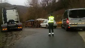 Un pequeño accidente en Urriza acaba con un camionero detenido tras revelarse su pasado