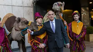 Los Reyes Magos llegarán a Pamplona con un recorrido más corto y entrega de caramelos en mano