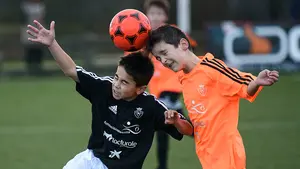 Espectaculares im&aacute;genes de la semifinal mixta del torneo Interescolar