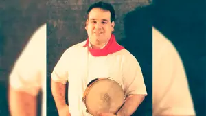 La voz solidaria: un jotero graba dos canciones para apoyar a la asociación Sonrisas de Comida