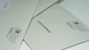 Dos años de prisión para un cartero que almacenó en un trastero más de 3.000 cartas que nunca repartió