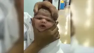 Despiden a tres enfermeras que pasaban sus ratos libres en el trabajo 'deformando' la cara a bebés