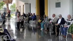 Navarra estudiará los costes sanitarios y las tarifas que pagan los usuarios de las residencias