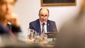 Los sindicatos de empresas públicas se unen en pos de un objetivo común: pedir a Ayerdi un convenio propio