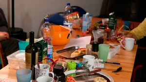 Se montan la fiesta en casa: desalojados 17 jóvenes de un piso en Pamplona por molestar a sus vecinos