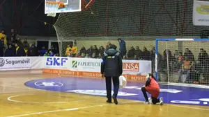 Las goteras en el pabellón Ciudad de Tudela suspenden el partido entre el Aspil Vidal y Santiago 