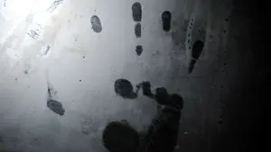 Condenada en la Ribera por acuchillar al hombre que la maltrató y amenazó: "Te voy a violar y a matar"