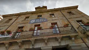 Los jueces desmontan la excusa de Bildu para seguir colando ikurriñas: "La enarbolaba un vecino"