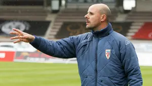 El gallego Fredi Álvarez es el nuevo entrenador del Izarra, en sustitución de Nacho Martín