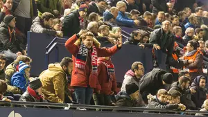 La grada rojilla vibra en El Sadar: así ha vivido la afición el partido entre Osasuna y el Nàstic