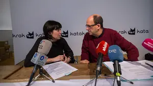 Podemos llevará al Senado el despido como azafato de Iberia del portavoz de Kontuz tras pasar tabaco