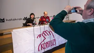 Kontuz logra 20.000€ para defender a su portavoz, el azafato de vuelo acusado de 'pasar' tabaco ilegal