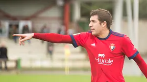 Osasuna se desprende de José María Albisu, defensa central del filial con 28 años 