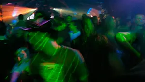 'A reventar': sancionan a un bar del Casco Viejo de Pamplona por duplicar su aforo una noche de juerga