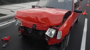 Un atropello más en Pamplona: un fuerte golpe entre dos coches se salda con un peatón arrollado en la calle Sadar